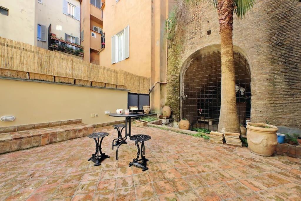 Pantheon With Private Terrace Apartment