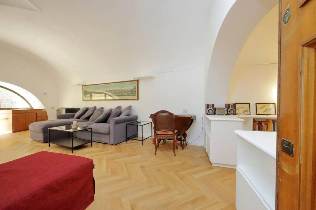 Pantheon With Private Terrace Apartment