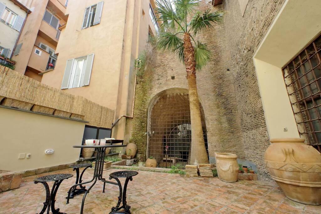 Pantheon With Private Terrace Apartment